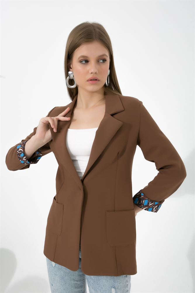 Kadın Tek Düğmeli Kolları Leopar Desenli Blazer Ceket